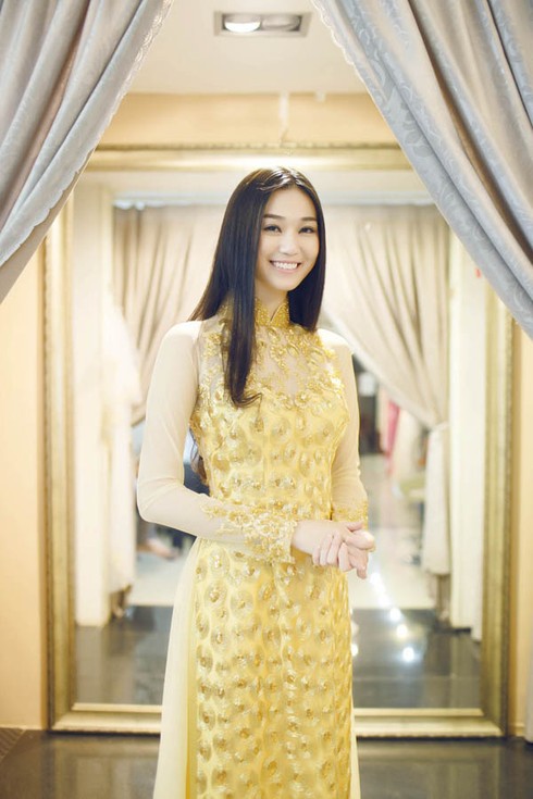 Khánh My mặc áo dài, đội mấn 'khủng' - ảnh 8